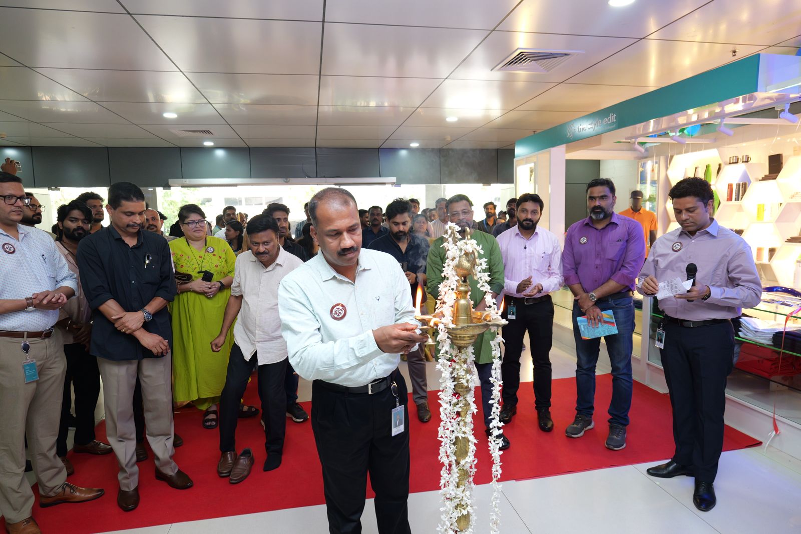 Mr. Vipin Kumar S lighting the inaugural lamp.