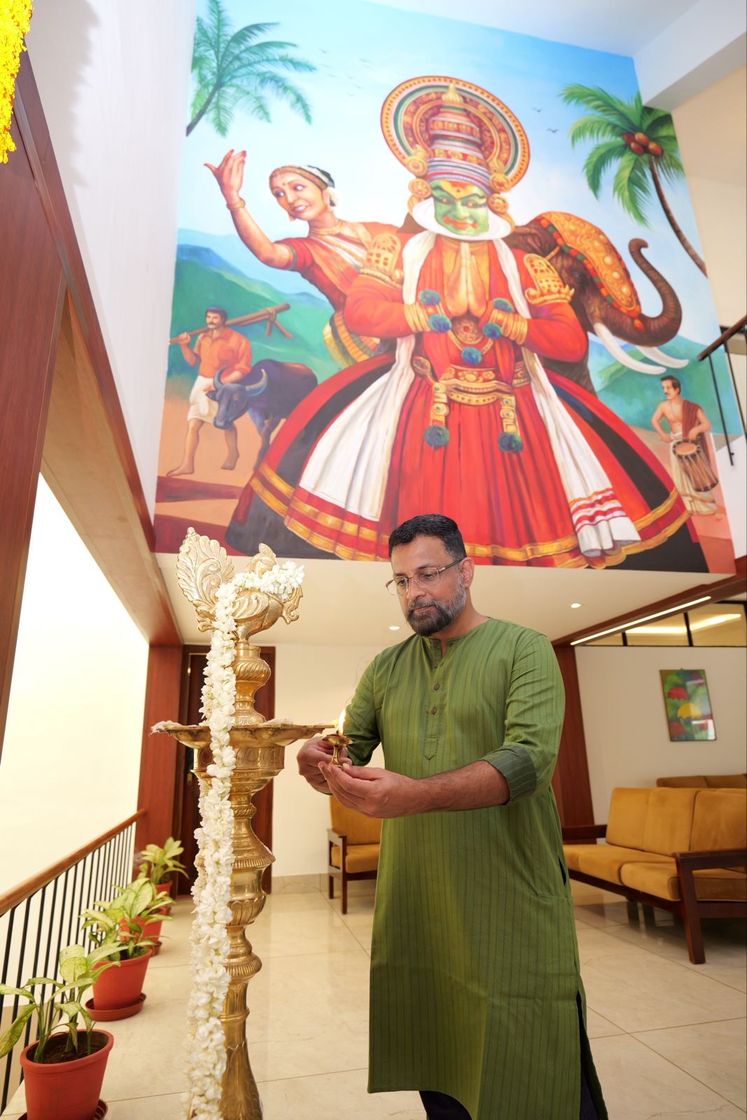 Col Sanjeev Nair (Retd) lighting the inaugural lamp.