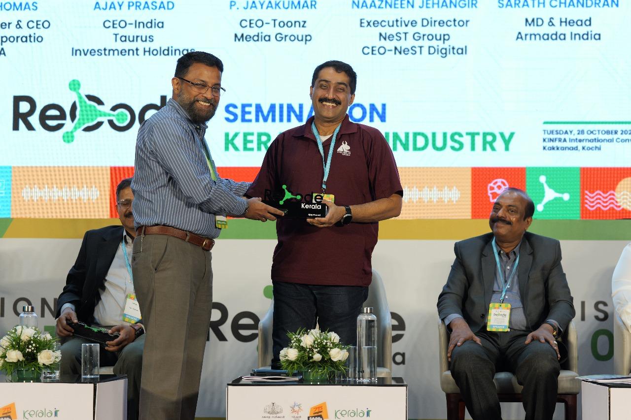 Col. Sanjeev S. N.(Retd.), CEO Technopark, honoring Ajay Prasad- CEO India, Taurus Investment Holdings.